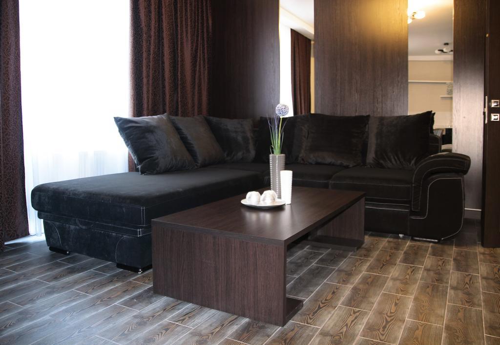 Alexandra Industrial Bridge Apartment